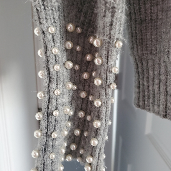 Selfie Couture by Trendology gray sweater Size M/L - Picture 2 of 4